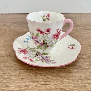 SHELLEY ENGLAND FINE BONE CHINA PINK FLOWERS DEMITASSE CUP‎ & SAUCER SET Vintage